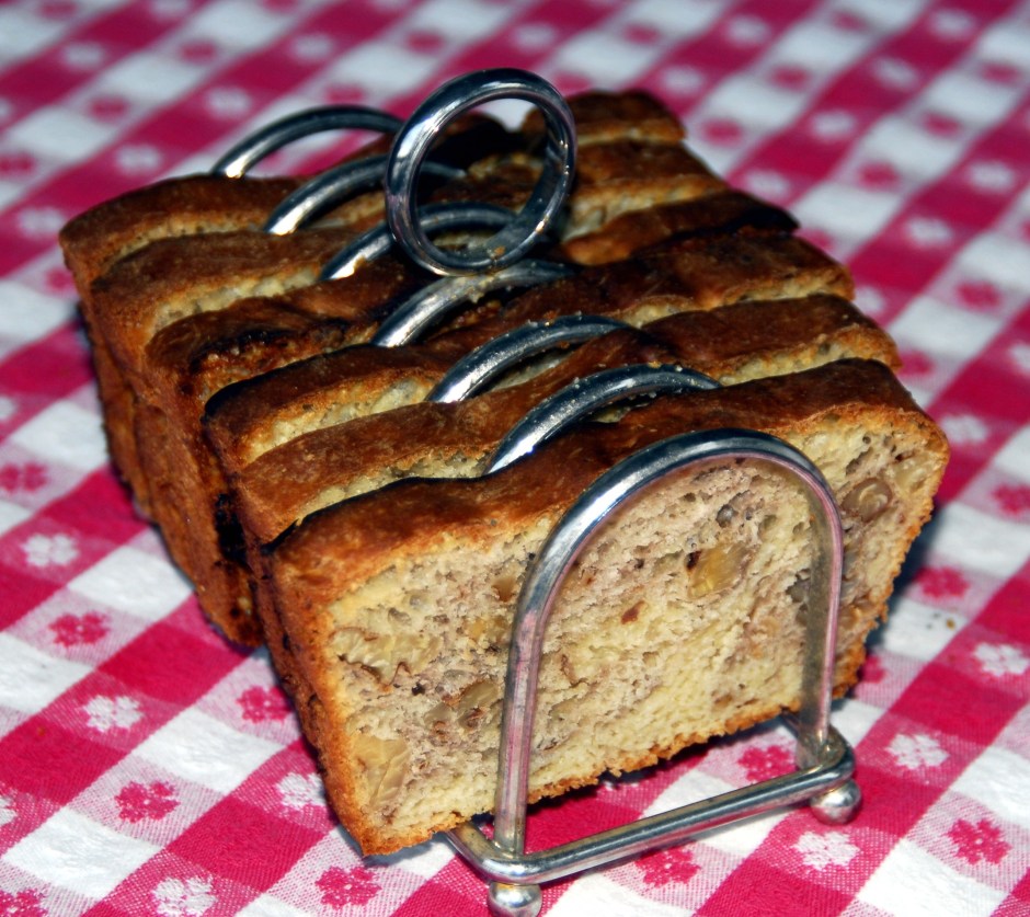 white bread with walnuts_1